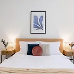 Elegant Spacious Old Town Studio